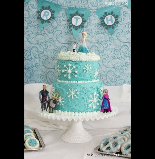 Depois do sucesso de "Frozen - Uma Aventura Congelante" em 2014, o que n&atilde;o faltam s&atilde;o bolos da Elsa por a&iacute;!