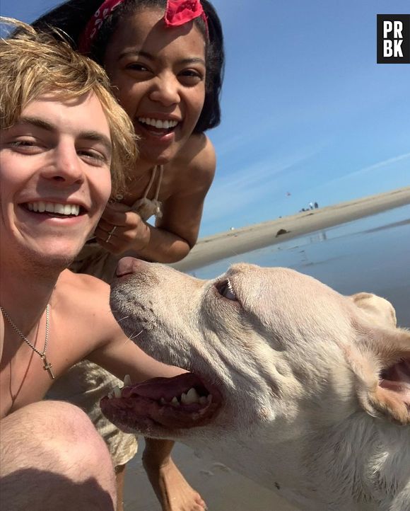 Ross Lynch e Jaz Sinclair começaram a sofrer ataques de haters desde que assumiram o relacionamento