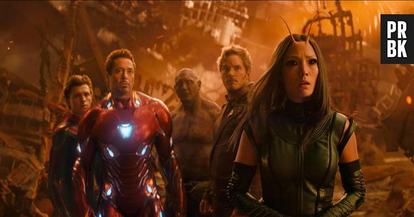 Tony Stark (Robert Downey Jr.) é considerado o líder dos Vingadores