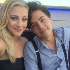 Lili Reinhart e Cole Sprouse terminaram mesmo o namoro, diz site