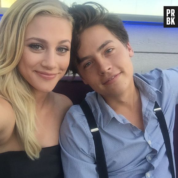 Lili Reinhart e Cole Sprouse terminam namoro, diz site