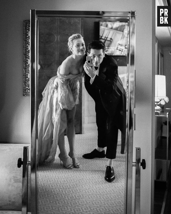 Lili Reinhart e Cole Sprouse, estrelas de "Riverdale", terminaram namoro de quase três anos, diz site