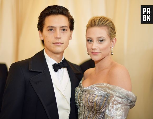 Namoro de Lili Reinhart e Cole Sprouse, de "Riverdale", chega ao fim