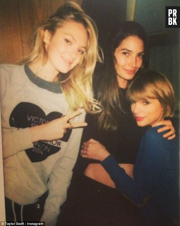 Taylor Swift publicou algumas imagens da "festa do pijama" em seu Instagram