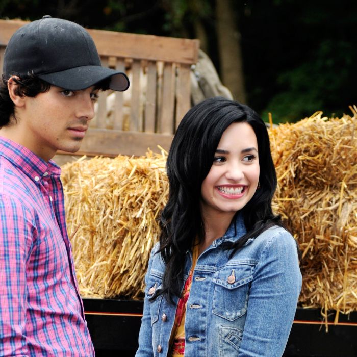 &quot;Camp Rock&quot;: Demi Lovato viraliza ao postar sequência de Stories revendo o filme