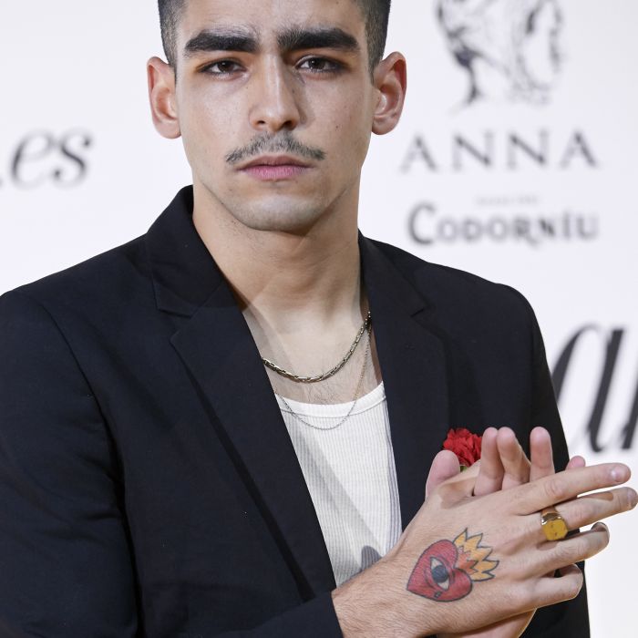 A primeira tatuagem que o Omar Ayuso, de &quot;Elite&quot;, fez foi um coração pegando fogo na mão