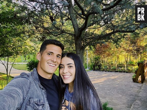 Sabina Hidalgo, do Now United, comemora três anos de namoro com jogador de futebol