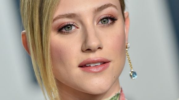 Lili Reinhart está se sentindo uma prisioneira com a volta das filmagens de "Riverdale"