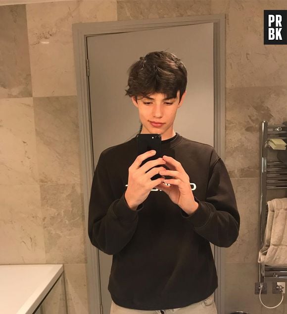 Louis Partridge, de "Enola Holmes", morre de medo de altura