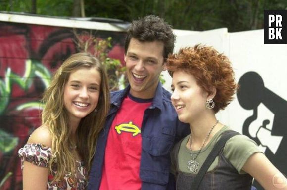 "Malhação 2004", a "Malhação" da Vagabanda, também poderia ser reprisada pela Globo! Ela trazia Juliana Didone, Guilherme Berenguer e Marjorie Estiano como o trio principal