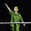Billie Eilish promete novo visual para os fãs