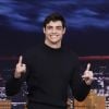 Noah Centineo surge mais sarado e mostra que rotina de treinos está dando resultado