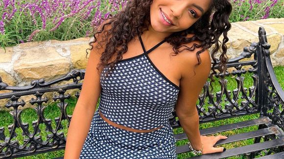 Faça suas escolhas nesta batalha de looks da Any Gabrielly, do Now United