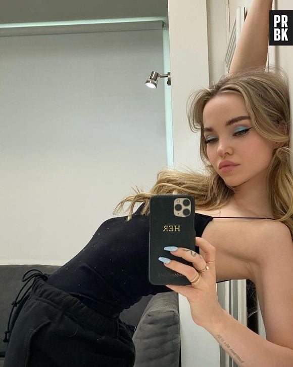 Dove Cameron revelou bissexualidade para os fãs em live do Instagram