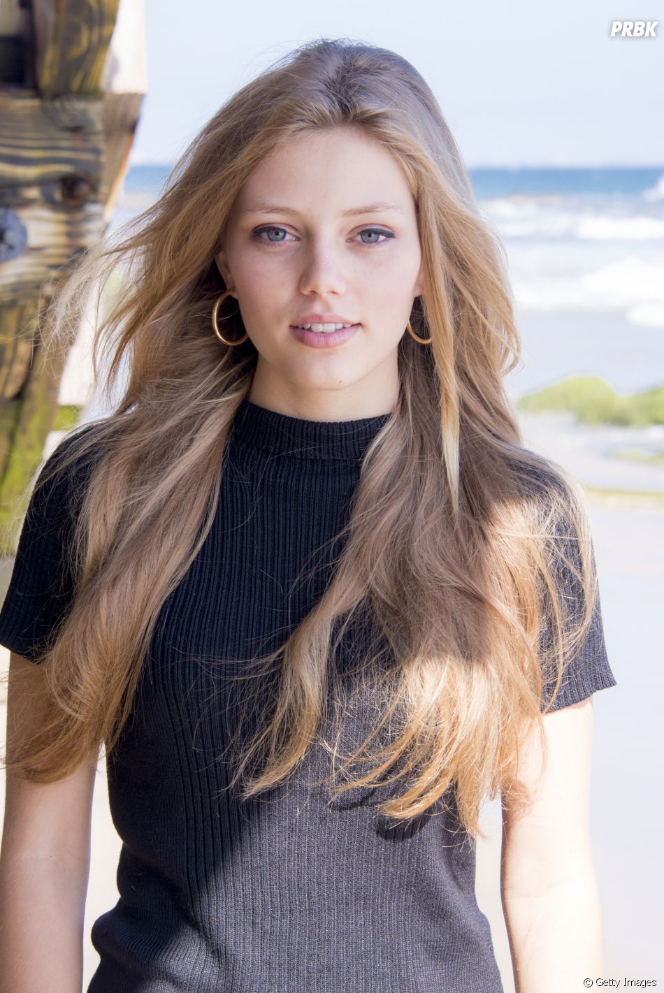 Grace Van Dien vai dar vida a personagem a cheerleader Chrissy em