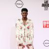 Bet Awards 2021: Lil Nas X causou com beijão em bailarino no palco