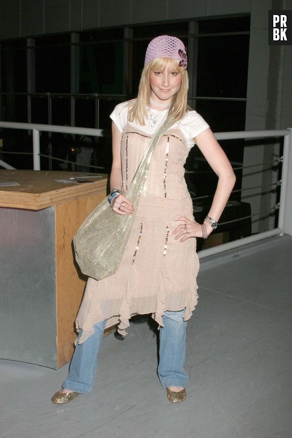 Ashley Tisdale: será que o look dos anos 2000 agradaria a Geração Z?