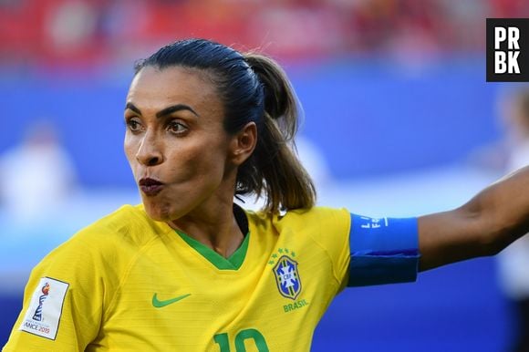 Eleita seis vezes a melhor jogadora do mundo, Marta foi para as Olimpíadas sem patriocínio