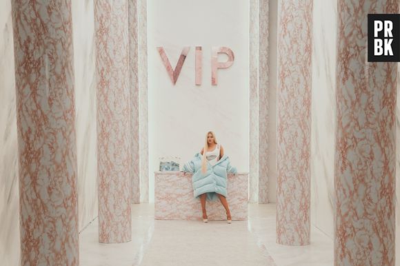 Clipe sexy "Mulher do Ano" é protagonizado por Luísa Sonza e o namorado, Vitão