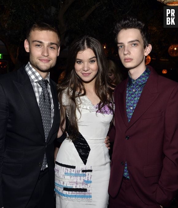 Douglas Booth, Hailee Steinfeld e Kodi Smit-McPhee prestigiam a estreia do filme "Romeu e Julieta"