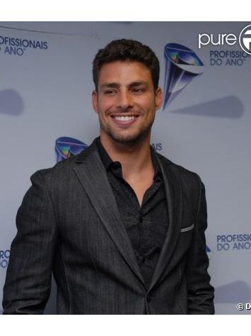 Cauã Reymond